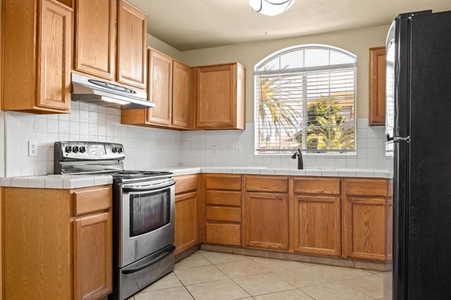 988 Ramona, Clovis, CA 93612