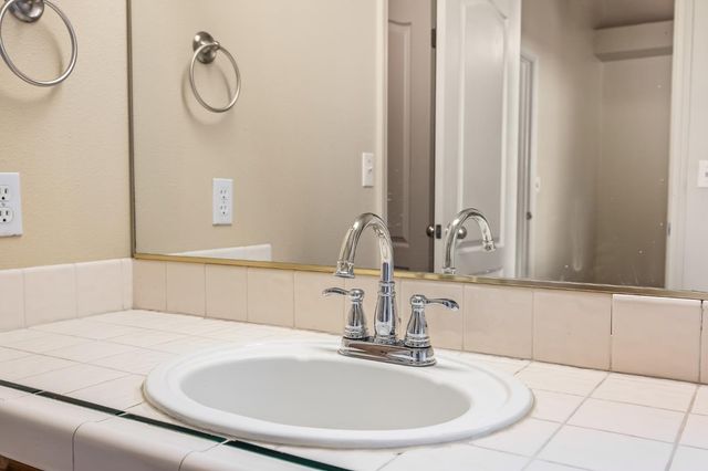 988 Ramona, Clovis, CA 93612