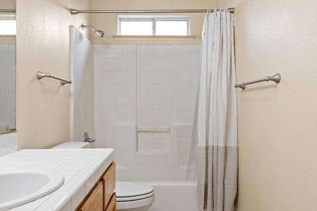 988 Ramona, Clovis, CA 93612