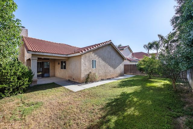 988 Ramona, Clovis, CA 93612