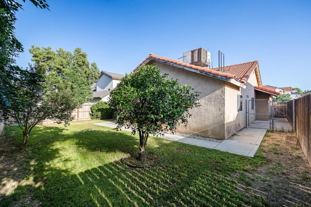 988 Ramona, Clovis, CA 93612