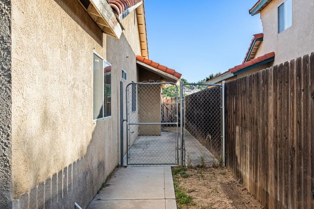 988 Ramona, Clovis, CA 93612