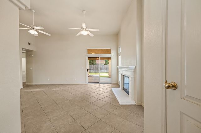 988 Ramona, Clovis, CA 93612