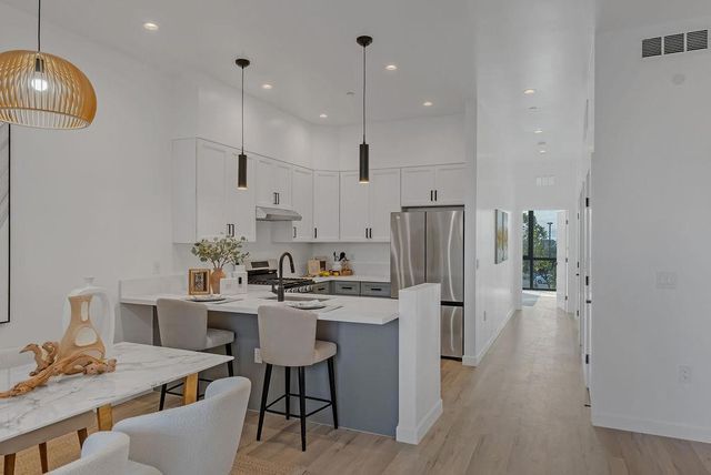 889 McLellan Drive 206, South San Francisco, CA 94080