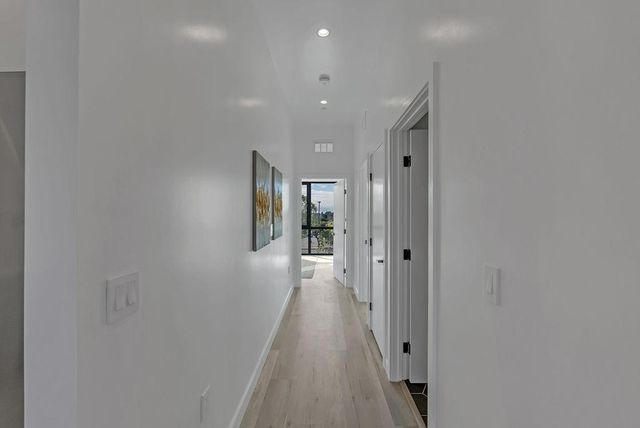 889 McLellan Drive 206, South San Francisco, CA 94080