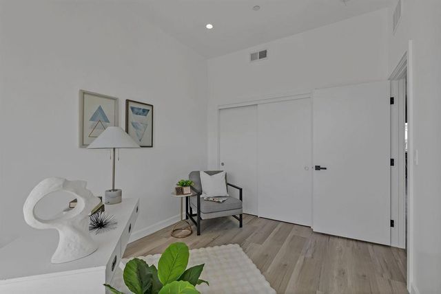 889 McLellan Drive 206, South San Francisco, CA 94080