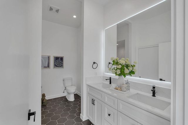 889 McLellan Drive 206, South San Francisco, CA 94080