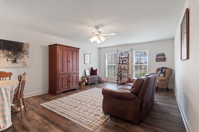 2910 Sulphur Springs Rd, Murfreesboro, TN 37129