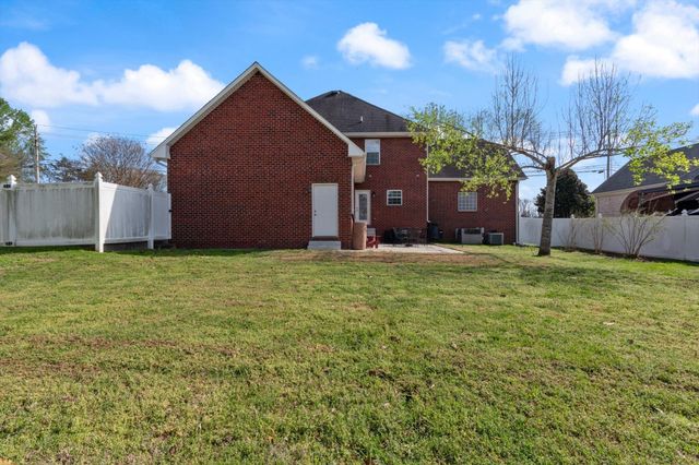 2910 Sulphur Springs Rd, Murfreesboro, TN 37129
