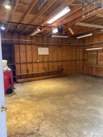 27869 Tighe Street, Roseville, MI 48066