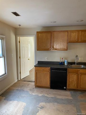 27869 Tighe Street, Roseville, MI 48066