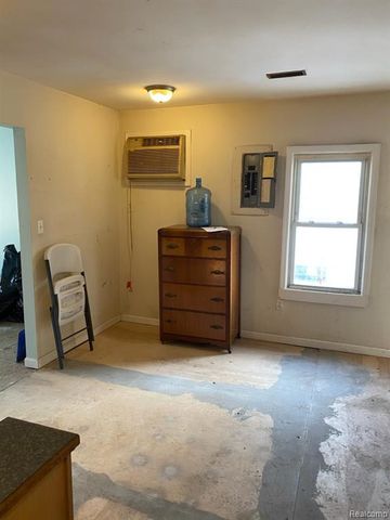 27869 Tighe Street, Roseville, MI 48066