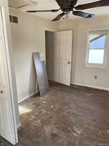 27869 Tighe Street, Roseville, MI 48066