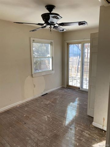 27869 Tighe Street, Roseville, MI 48066