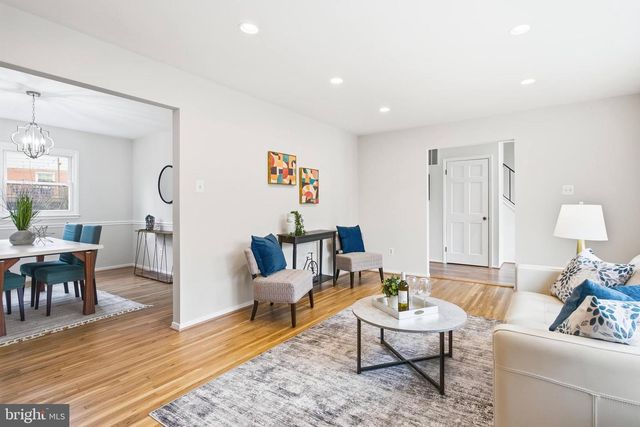 9216 KRISTIN LN, Fairfax, VA 22032