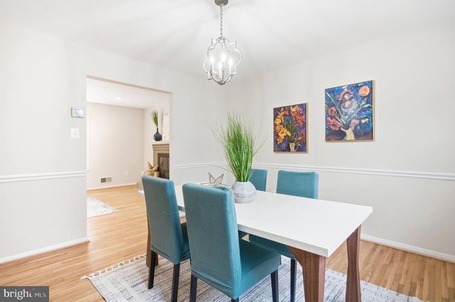 9216 KRISTIN LN, Fairfax, VA 22032