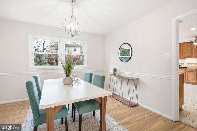 9216 KRISTIN LN, Fairfax, VA 22032