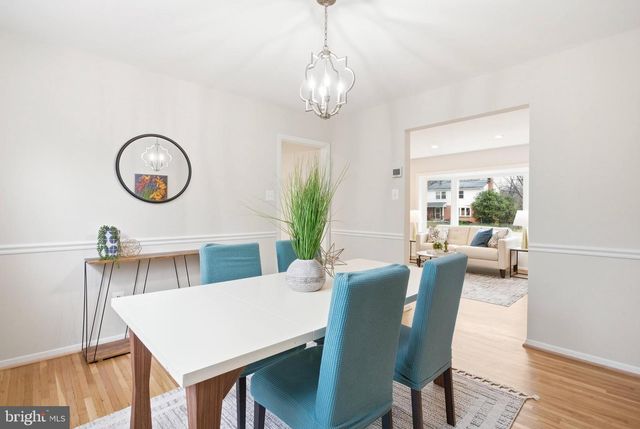 9216 KRISTIN LN, Fairfax, VA 22032