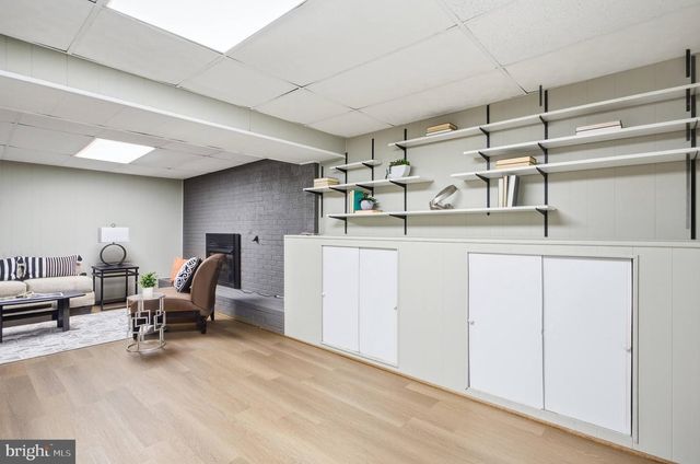 9216 KRISTIN LN, Fairfax, VA 22032