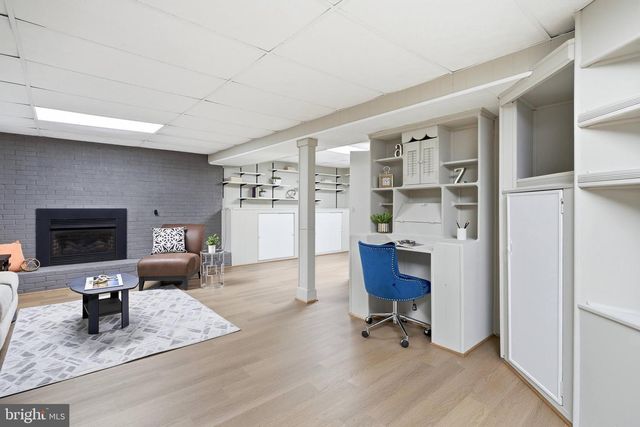 9216 KRISTIN LN, Fairfax, VA 22032