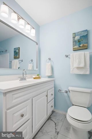 9216 KRISTIN LN, Fairfax, VA 22032