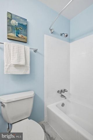 9216 KRISTIN LN, Fairfax, VA 22032