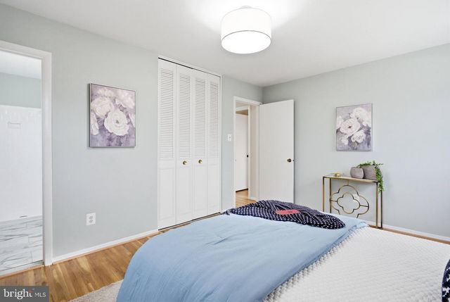 9216 KRISTIN LN, Fairfax, VA 22032