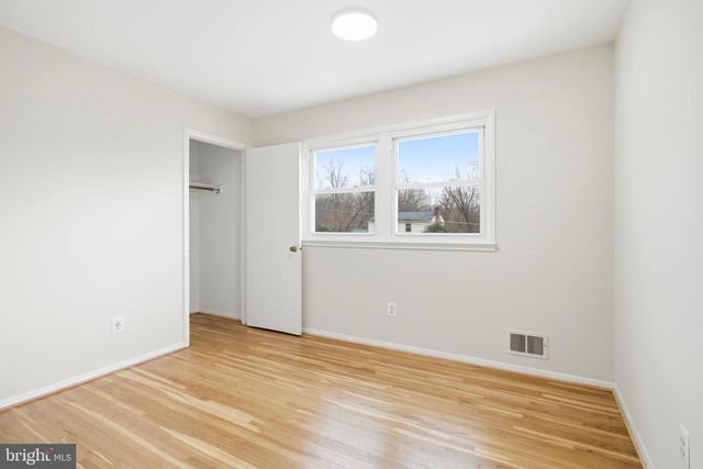 9216 KRISTIN LN, Fairfax, VA 22032