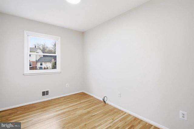 9216 KRISTIN LN, Fairfax, VA 22032