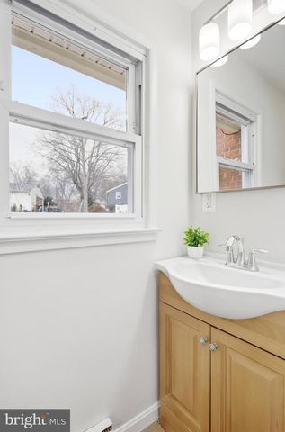 9216 KRISTIN LN, Fairfax, VA 22032