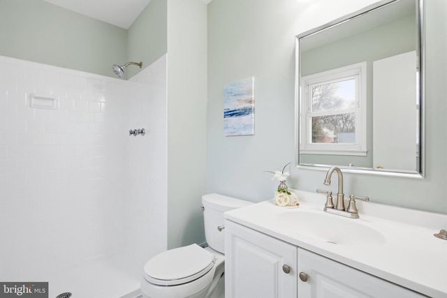 9216 KRISTIN LN, Fairfax, VA 22032