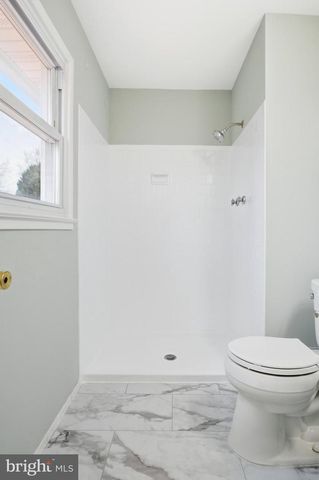 9216 KRISTIN LN, Fairfax, VA 22032