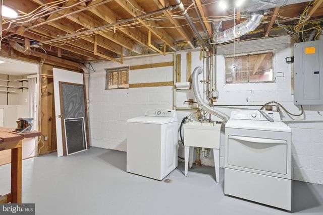 9216 KRISTIN LN, Fairfax, VA 22032