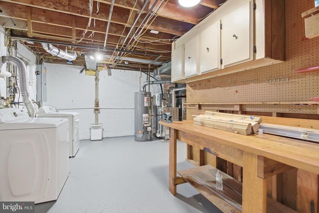 9216 KRISTIN LN, Fairfax, VA 22032