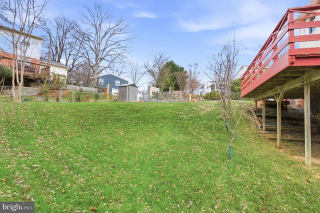 9216 KRISTIN LN, Fairfax, VA 22032