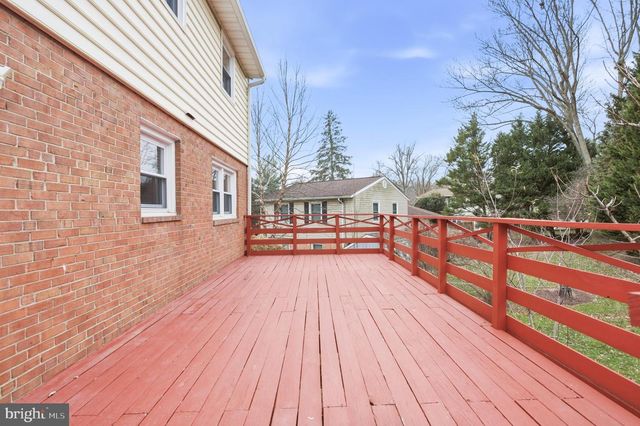 9216 KRISTIN LN, Fairfax, VA 22032