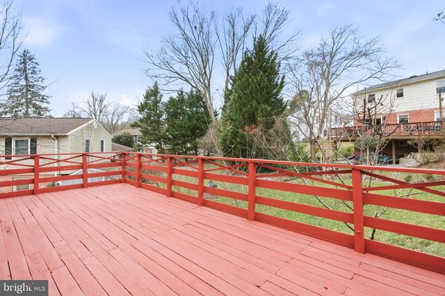 9216 KRISTIN LN, Fairfax, VA 22032