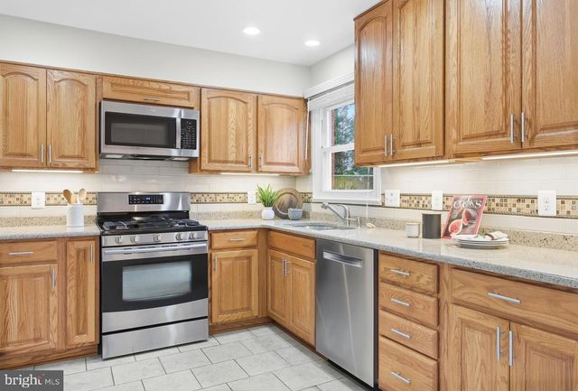 9216 KRISTIN LN, Fairfax, VA 22032