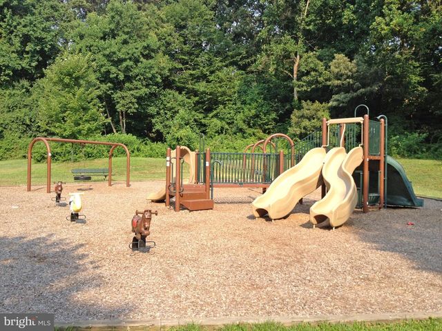 9216 KRISTIN LN, Fairfax, VA 22032