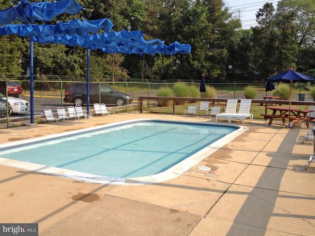 9216 KRISTIN LN, Fairfax, VA 22032