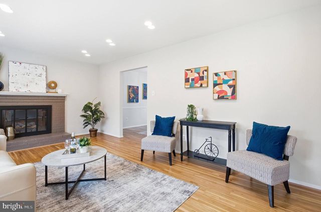 9216 KRISTIN LN, Fairfax, VA 22032