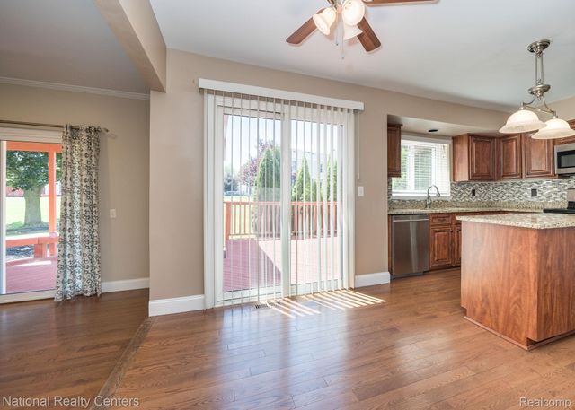 1884 Charrington Drive, West Bloomfield Charter Township, MI 48324