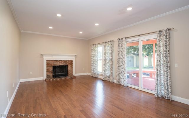 1884 Charrington Drive, West Bloomfield Charter Township, MI 48324
