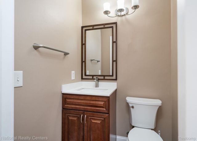 1884 Charrington Drive, West Bloomfield Charter Township, MI 48324