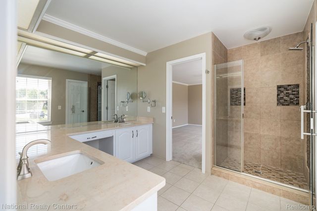 1884 Charrington Drive, West Bloomfield Charter Township, MI 48324