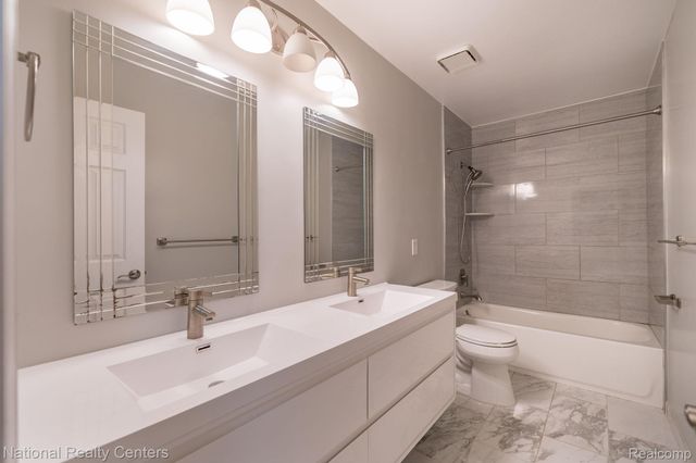 1884 Charrington Drive, West Bloomfield Charter Township, MI 48324