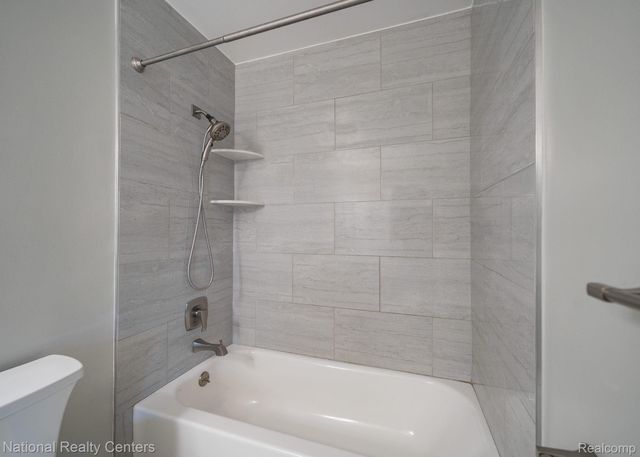 1884 Charrington Drive, West Bloomfield Charter Township, MI 48324