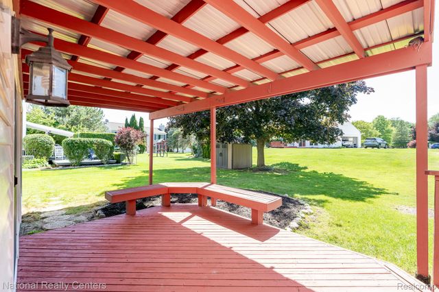 1884 Charrington Drive, West Bloomfield Charter Township, MI 48324