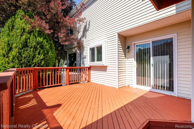 1884 Charrington Drive, West Bloomfield Charter Township, MI 48324