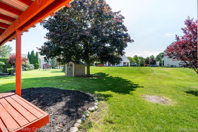 1884 Charrington Drive, West Bloomfield Charter Township, MI 48324